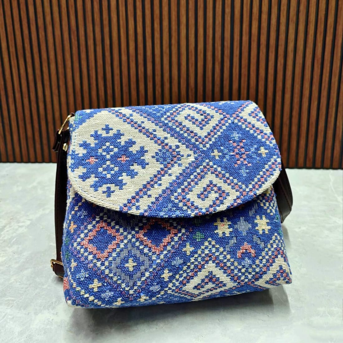 JACQUARD SLING BAG