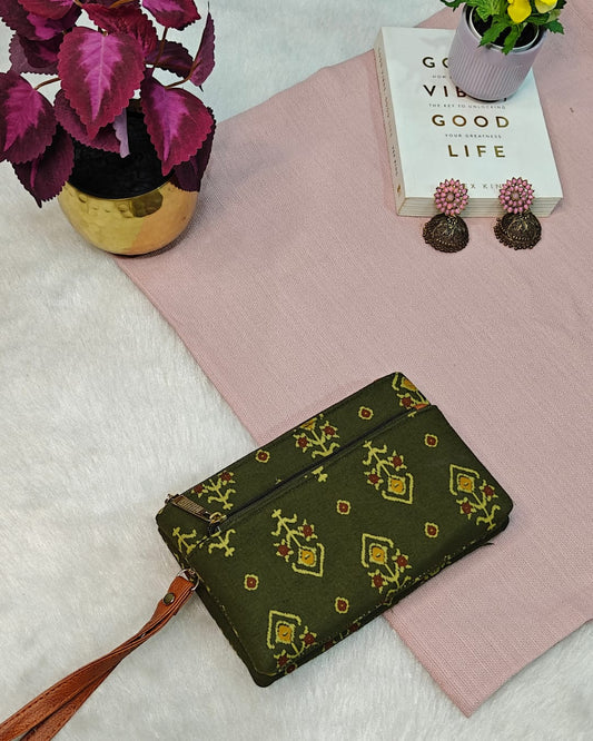 Multizip ikkat pouches
